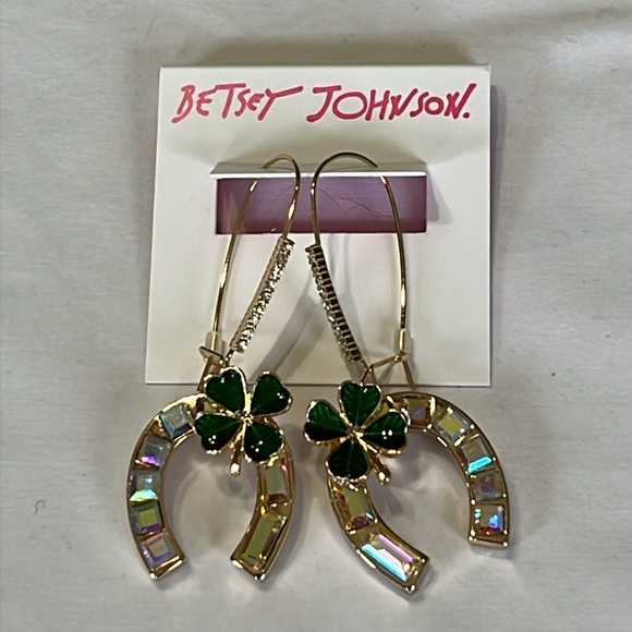 Betsey Johnson Lucking out HORSESHOE Hook EARRINGS Green St. Patrick's Day NWT - Picture 3 of 5